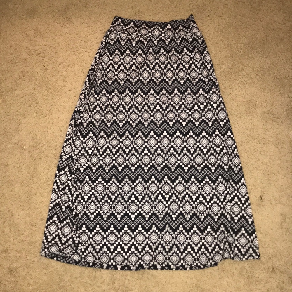 Amy’s Closet black and white skirt